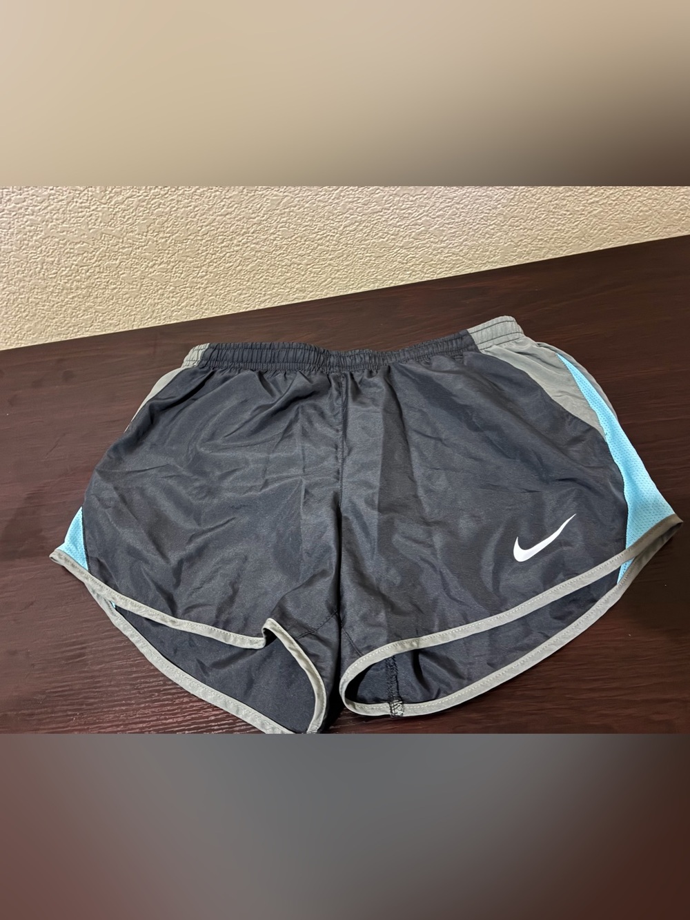 Nike Women’s Dri-FIT Tempo Running Shorts Black Aqua Blue Trim Size XS